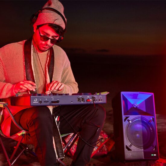 AlphaTheta akuga standalone DJ-kontroller OMNIS-DUO rannapidu 2