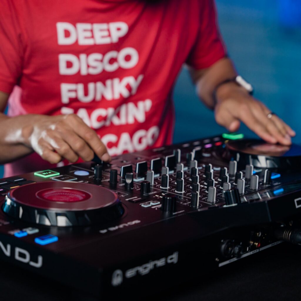 Denon DJ standalone DJ-kontroller SC LIVE 4 elustiil