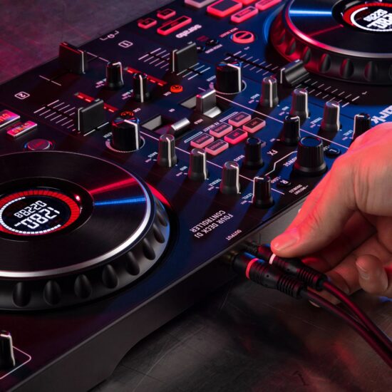 Numark DJ-kontroller MIXTRACK PLATINUM FX Output