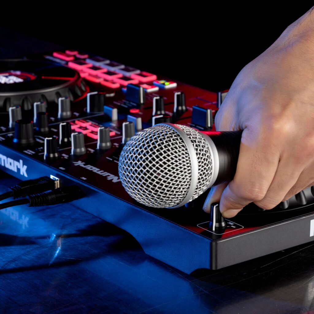 Numark DJ-kontroller MIXTRACK PLATINUM FX mikrofon
