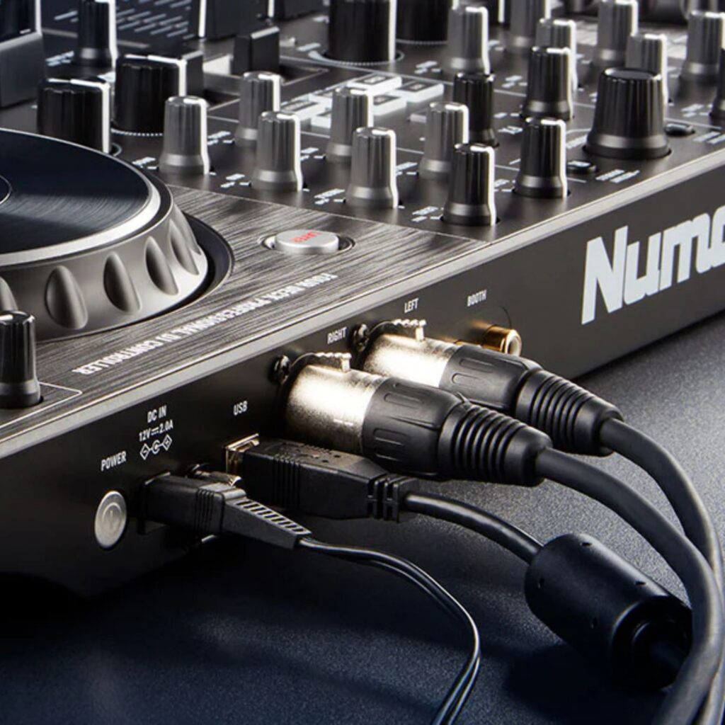 Numark DJ-kontroller NS4FX ühendused