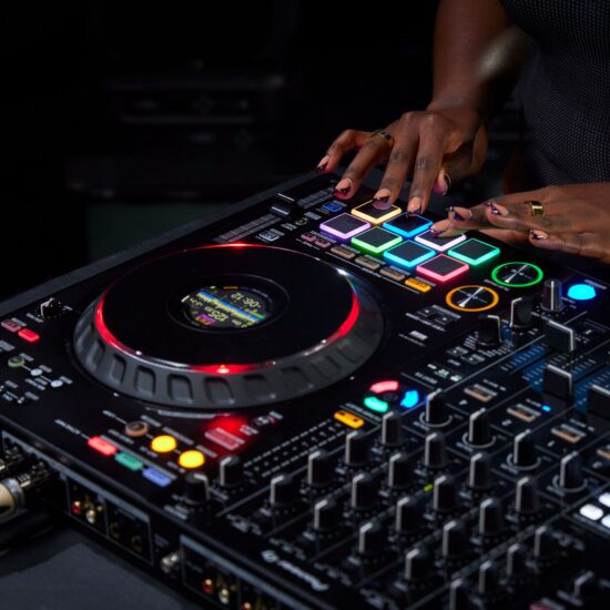 Pioneer DJ DJ-kontroller DDJ-FLX10 padid elustiil