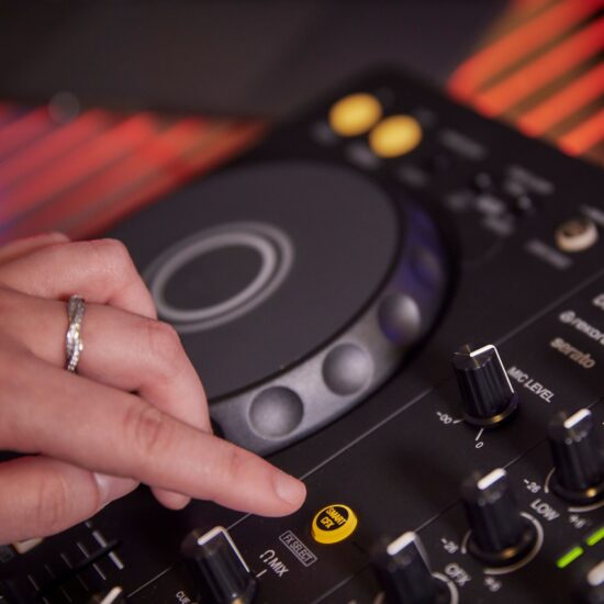 Pioneer DJ DJ-kontroller DDJ-FLX4 DJ Smart CFX elustiil