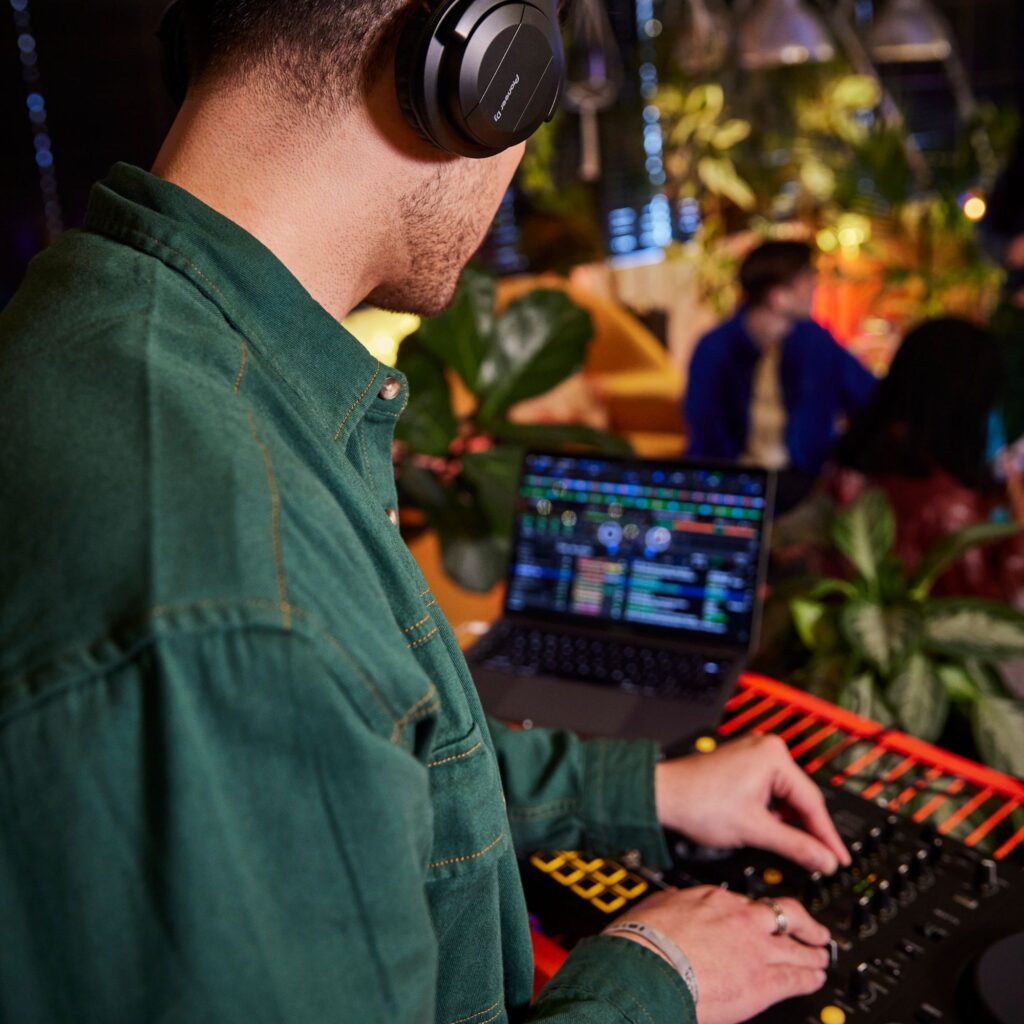 Pioneer DJ DJ-kontroller DDJ-FLX4 DJ lounge DJ elustiil