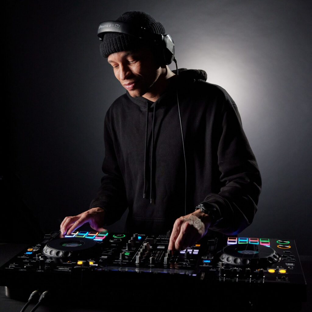 Pioneer DJ standalone DJ-kontroller XDJ-RX3 DJ elustiil