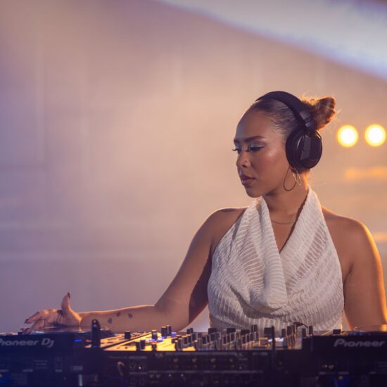 AlphaTheta juhtmevabad DJ-kõrvaklapid HDJ-F10-TX laiv DJ elustiil