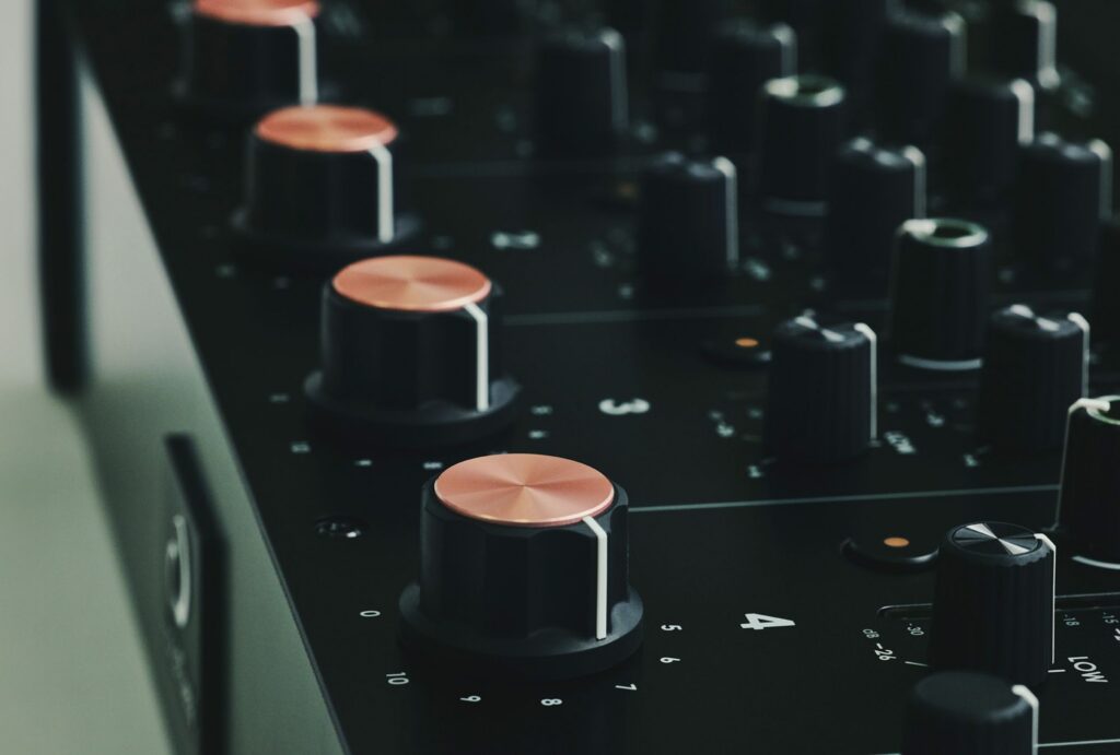 AlphaTheta rotary-DJ-mikserpult Euphonia pöördpotentsiomeetrid 2000x1350