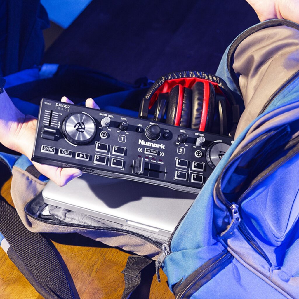 Numark tasku-DJ-kontroller DJ2GO2 TOUCH elustiil kompaktne