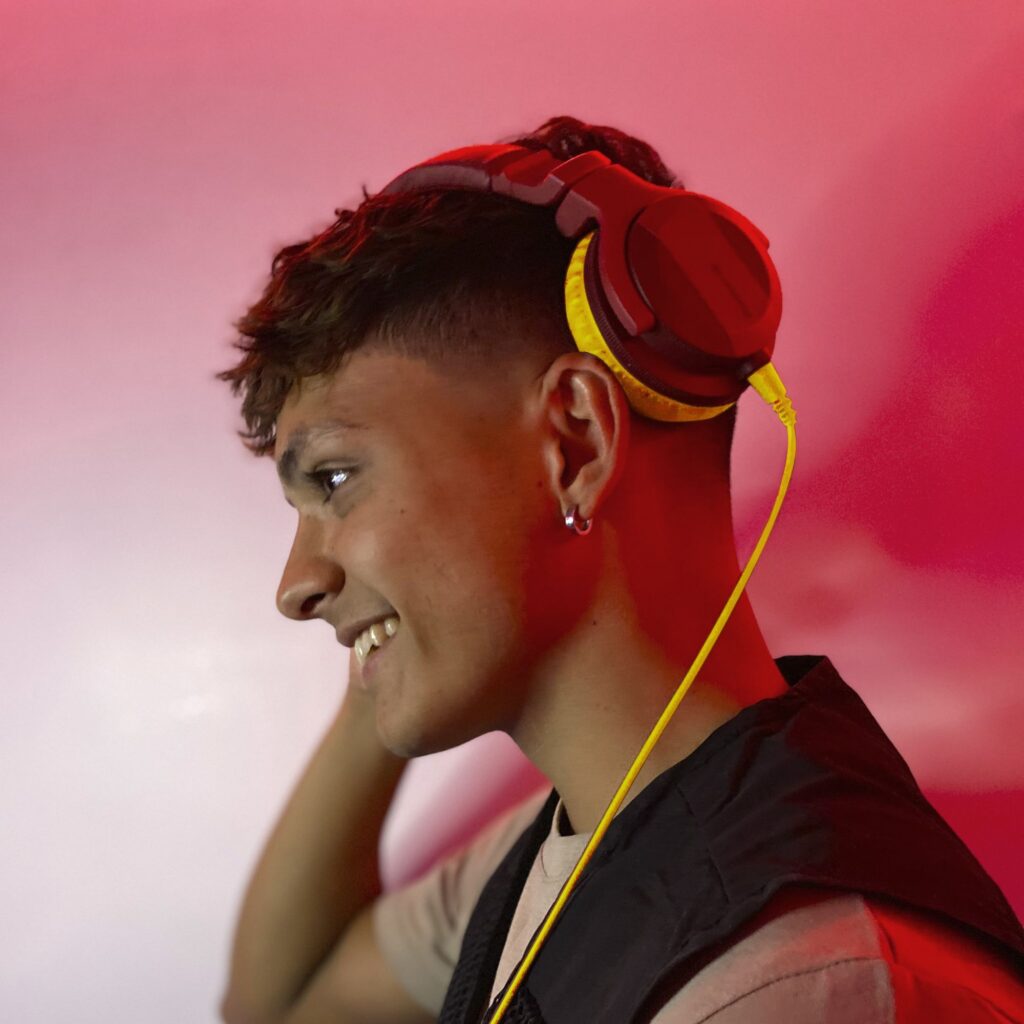 Pioneer DJ DJ-kõrvaklapid HDJ-CUE1BT-R, punane elustiil