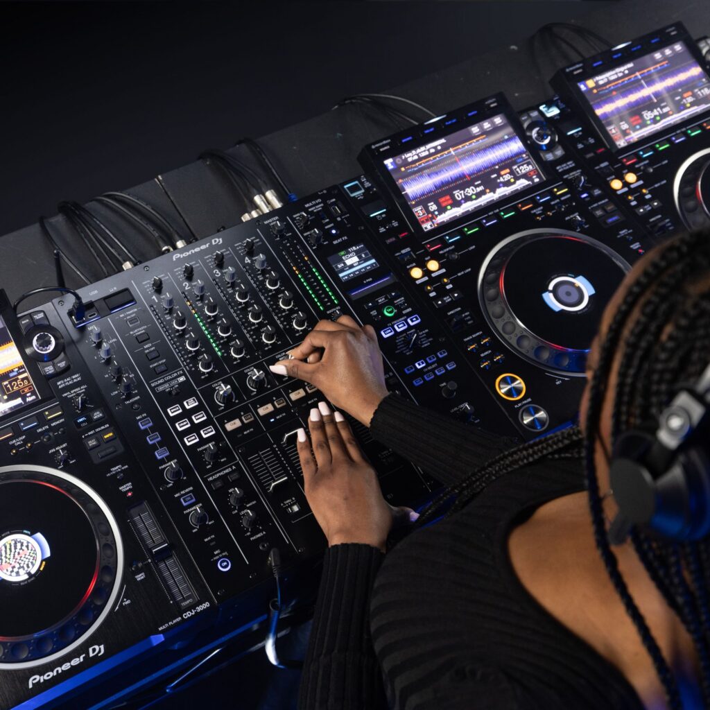 Pioneer DJ DJ-mikserpult DJM-A9 pealtvaates elustiil