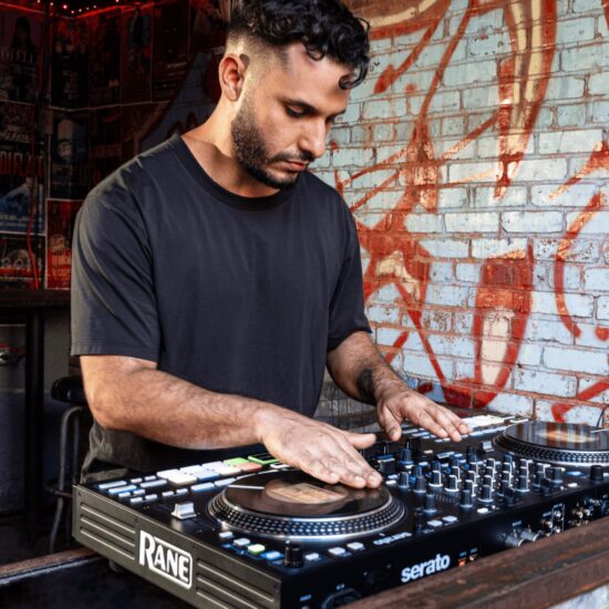 Rane scratch-DJ-kontroller PERFORMER elustiil scratch-DJ