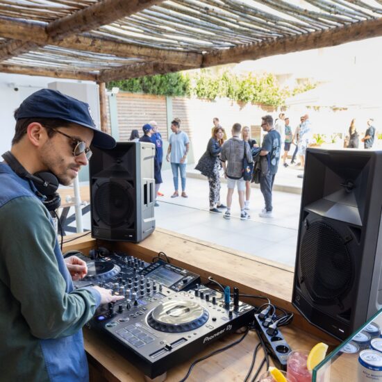 AlphaTheta kaasaskantav juhtmevaba DJ-kõlar WAVE-EIGHT DJ monitorid