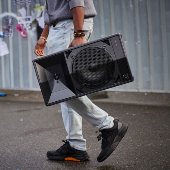 AlphaTheta kaasaskantav juhtmevaba DJ-kõlar WAVE-EIGHT küljesang