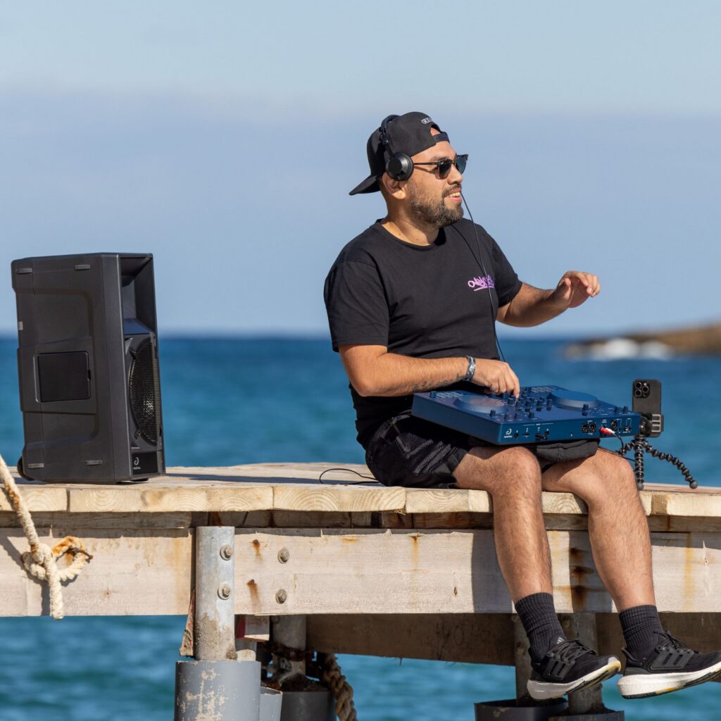 AlphaTheta kaasaskantav juhtmevaba kõlar WAVE-EIGHT paadisillal