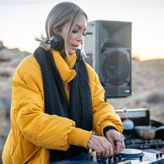 AlphaTheta kaasaskantav juhtmevaba DJ-kõlar WAVE-EIGHT rannapidu