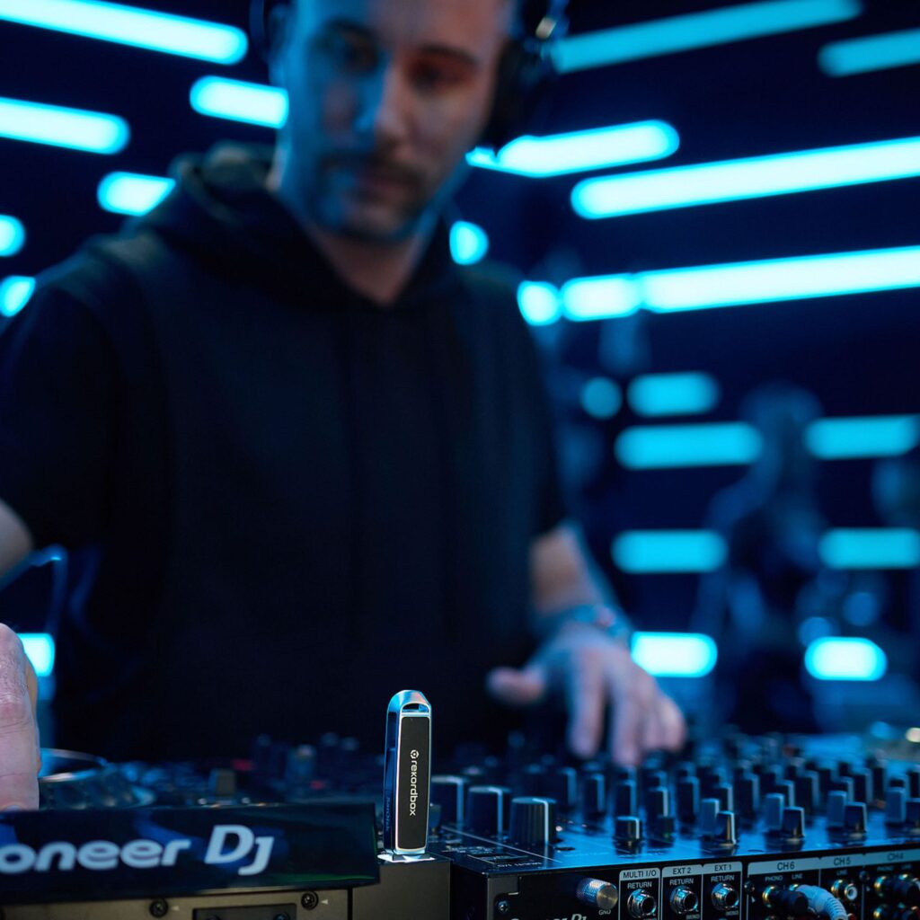 SanDisk DJ-mälupulk Rekordbox 512GB Dual USB-A - USB-C elustiil