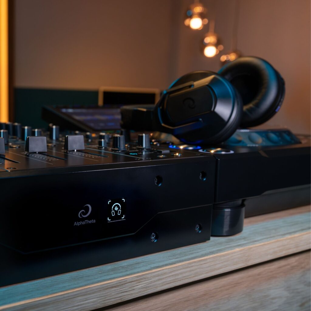 AlphaTheta DJM-V5 DJ-mikserpult SonikLink ühendus
