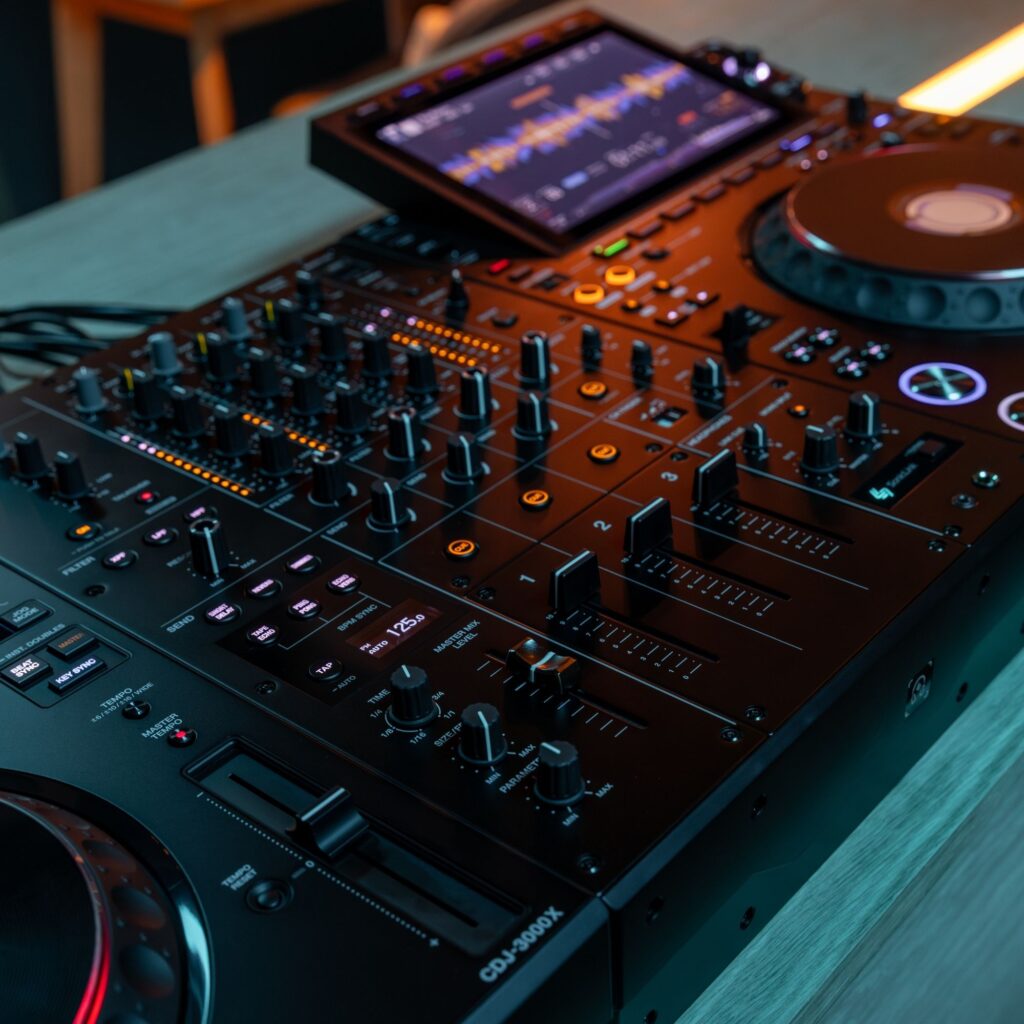 AlphaTheta DJM-V5 DJ-mikserpult