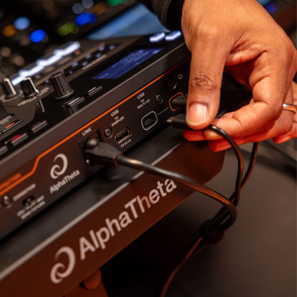 AlphaTheta RMX-IGNITE DJ-efektiprotsessor-sämpler Multi IO